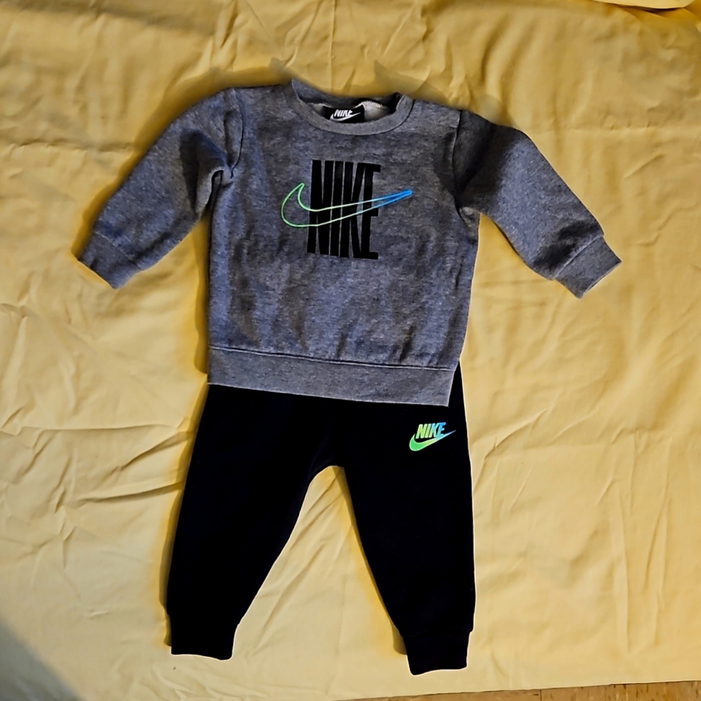 NIKE sweatsuit